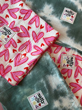 SALTY X BO Swaddle Hearts - Pink