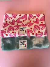 SALTY X BO Swaddle Hearts - Pink